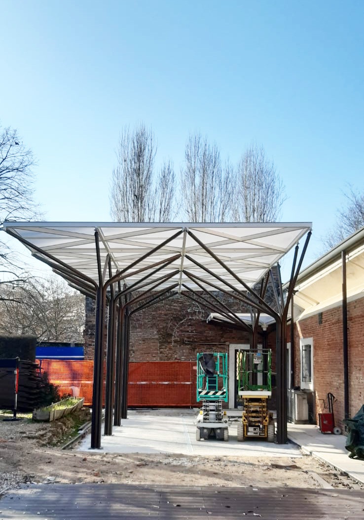 Tettoia in ferro con copertura plexiglass - Carpenteria Bianchi Cerea